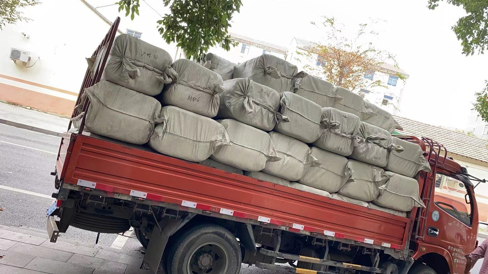 Order shipping and delivery truck