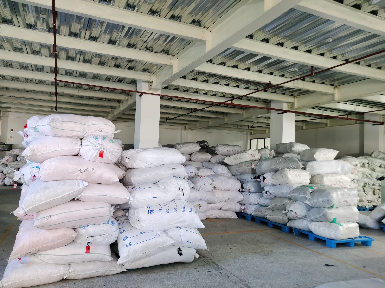 Yarn material warehouse